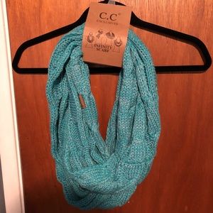 🌸3 for $10 4 scarves